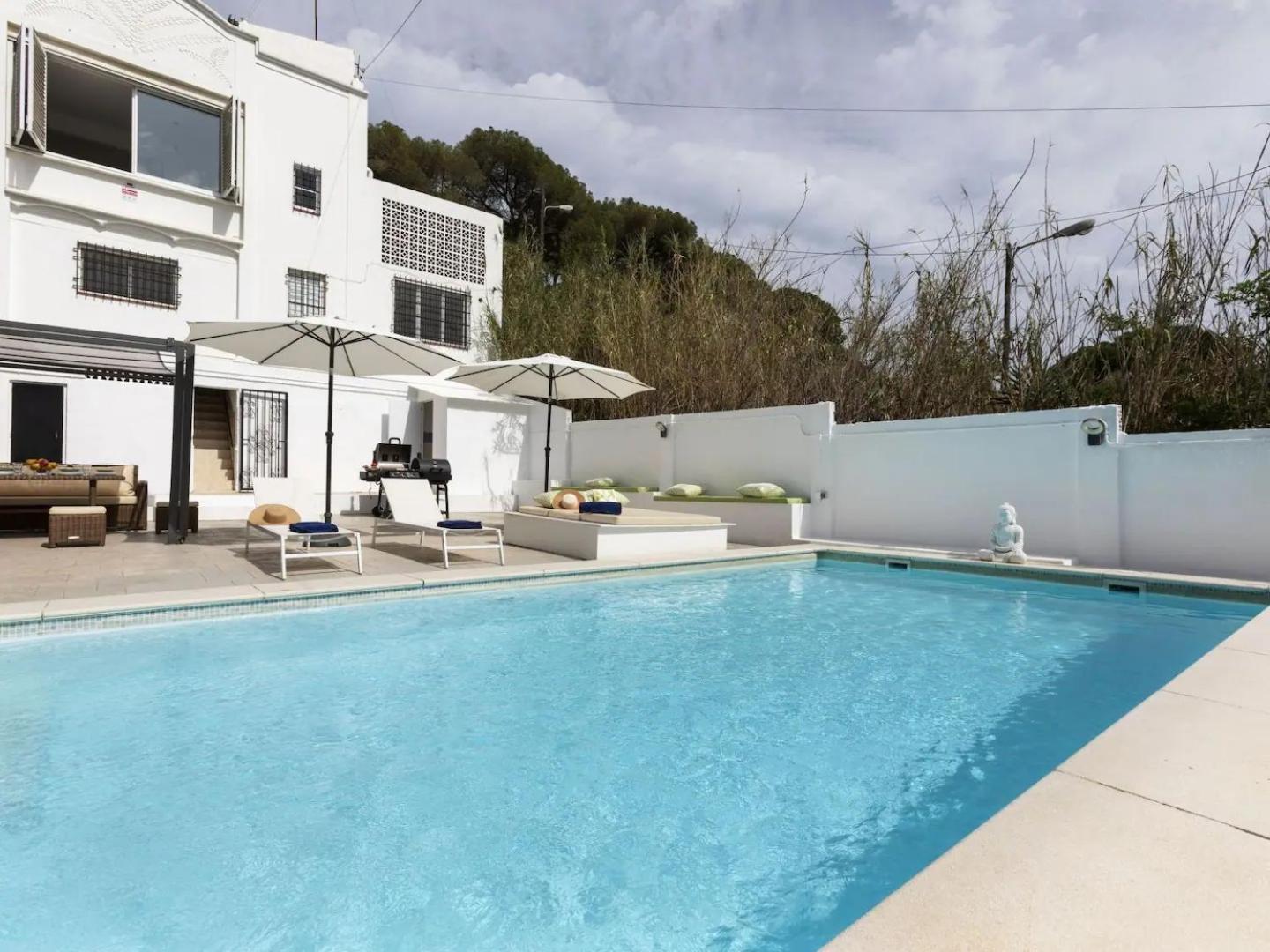 Casa Canyet Con Piscina A Un Paso De Barcelona Y La Playa Badalona Exterior photo