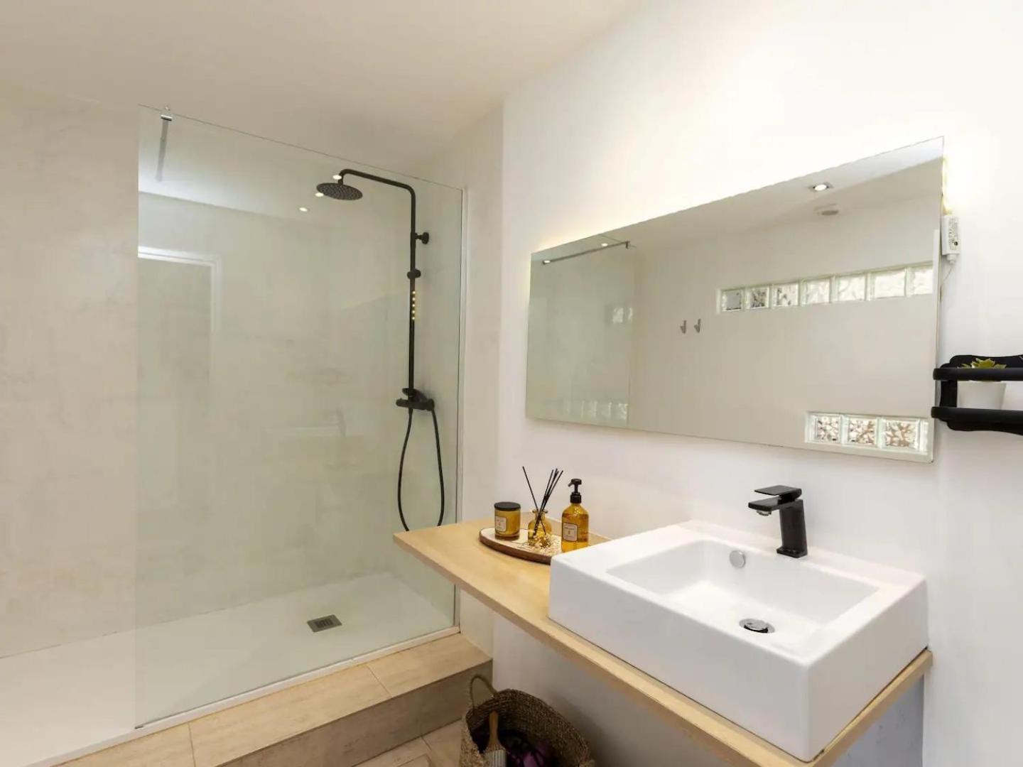 Casa Canyet Con Piscina A Un Paso De Barcelona Y La Playa Badalona Exterior photo